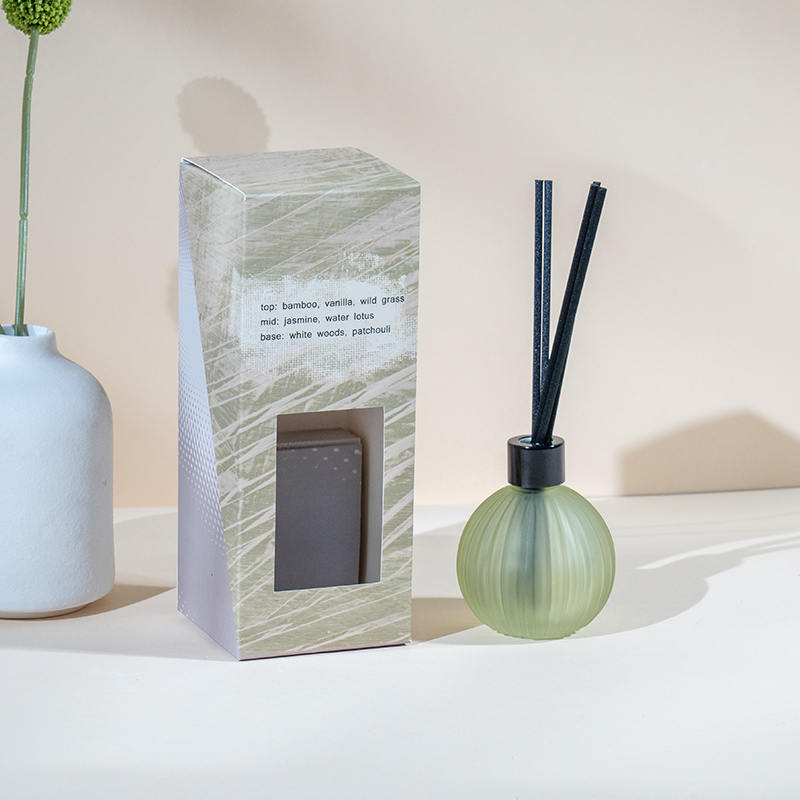 Mentol kaca kecil dengan jalur menegak botol penyejat reed diffuser-pengeluar penyebar buluh bau rumah