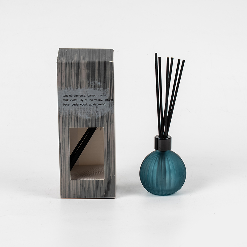 Mentol kaca kecil dengan jalur menegak botol penyejat reed diffuser-pengeluar penyebar buluh bau rumah